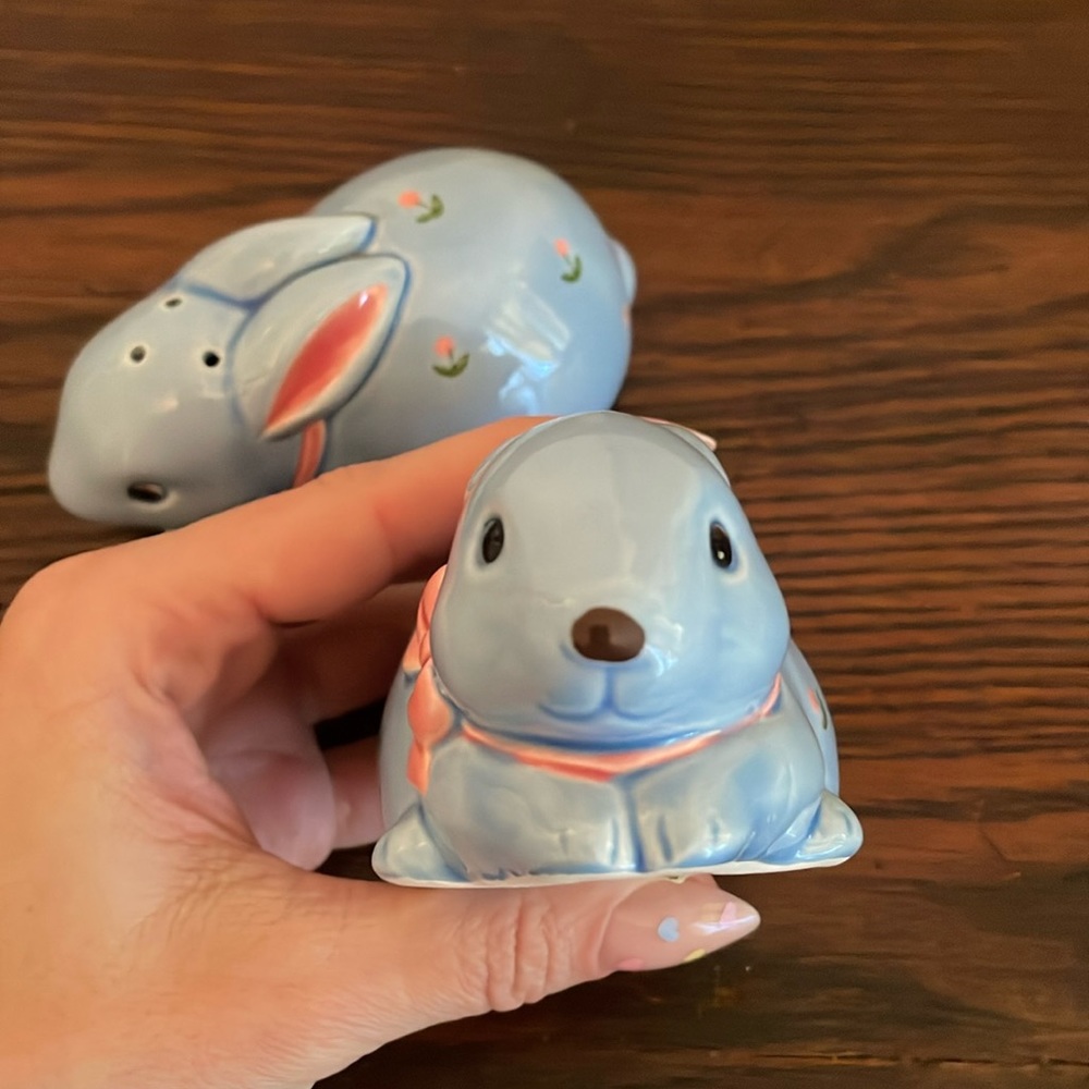 Otagiri Bunny Salt & Pepper Shakers - Picture 5 of 6